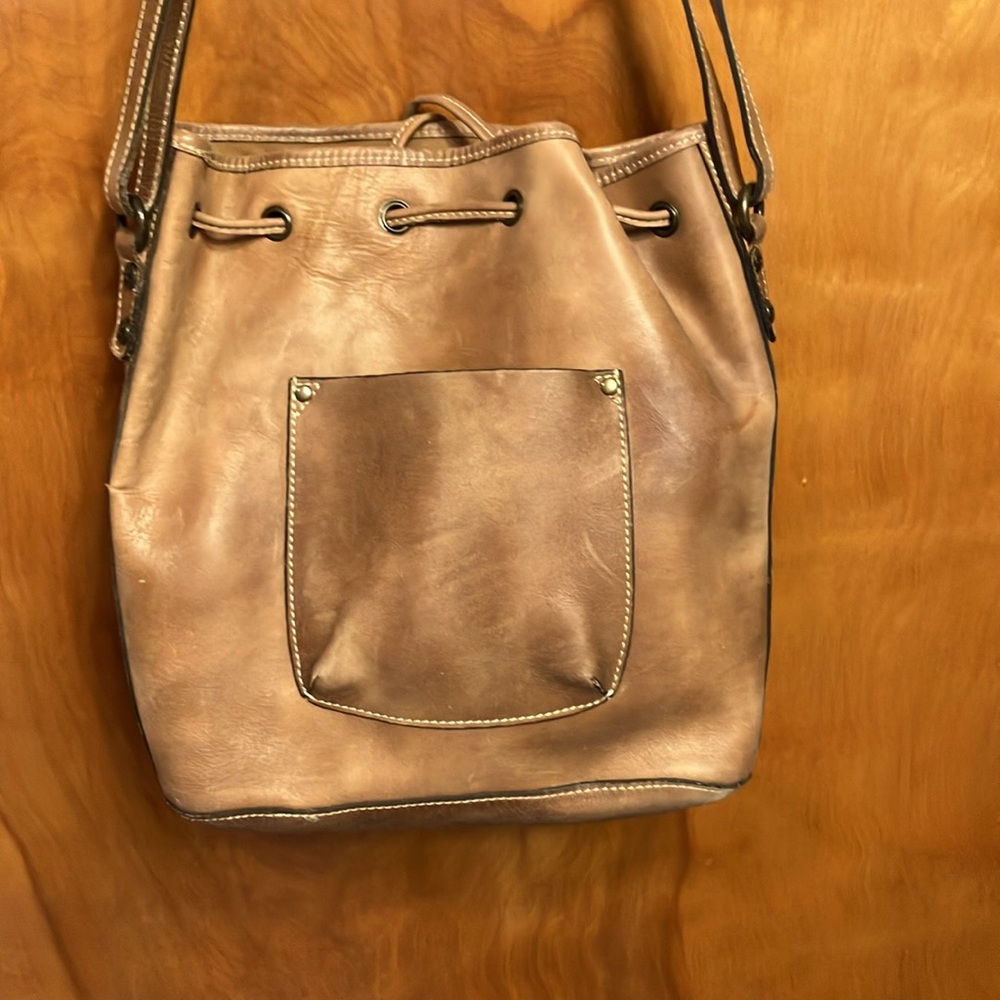 PATRICIA NASH LIGHT BROWN DRAWSTRING SHOULDER/CROSSBODY BAG WITH MATCHING WALLET - Picture 4 of 13